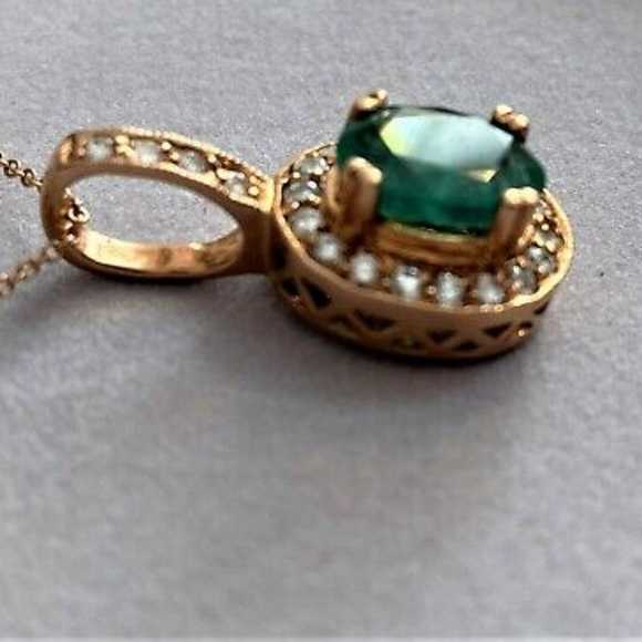 VIDEO!! Beautiful 14KT Rose Gold Emerald Diamond Necklace - Picture 5 of 16